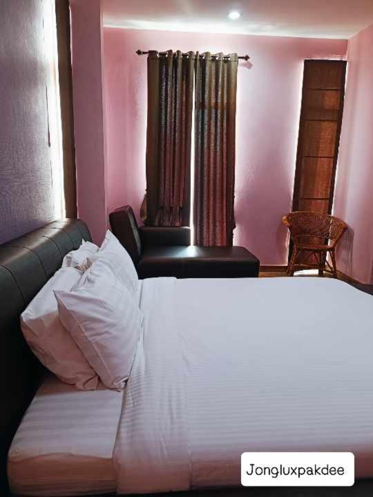 Bed and Breakfast Jong Lux Pak Dee à Uttaradit Extérieur photo
