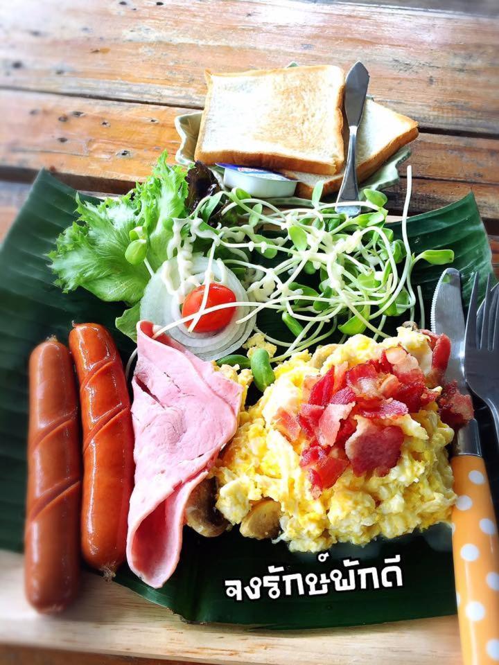 Bed and Breakfast Jong Lux Pak Dee à Uttaradit Extérieur photo