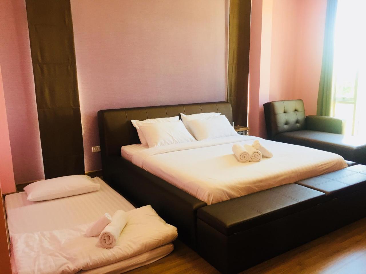 Bed and Breakfast Jong Lux Pak Dee à Uttaradit Extérieur photo